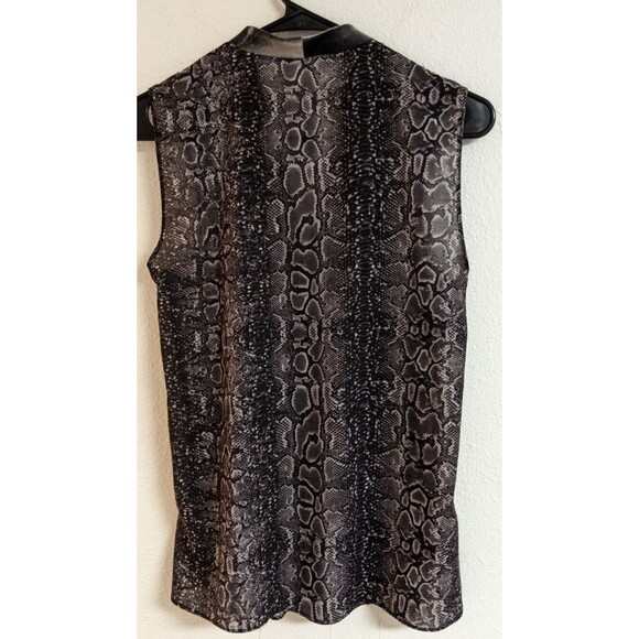 Women's T Tahari V-Neck Snake Print Sleeveless Gold Chain Accent Blouse Small - Picture 7 of 12